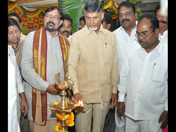 చంద్రబాబు ఇలా..