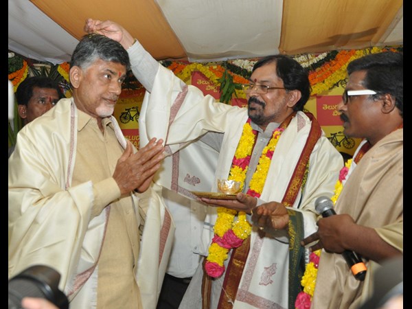 ఆశీర్వాదం తీసుకుంటూ..