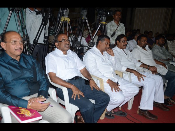 సీమాంధ్రపై పరిపూర్ణానంద, మోడీకి అధికారం ట్విస్ట్
