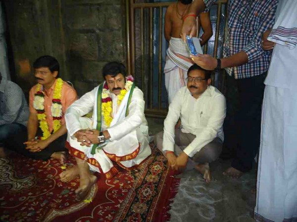 సింహాద్రి అప్పన్న చెంత బాలయ్య