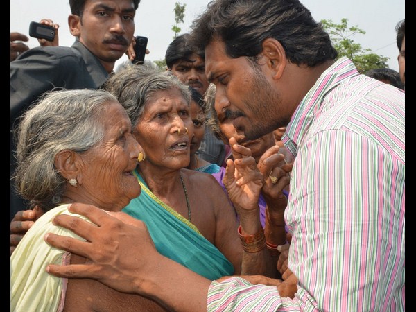 జగన్ పలకరింపు..