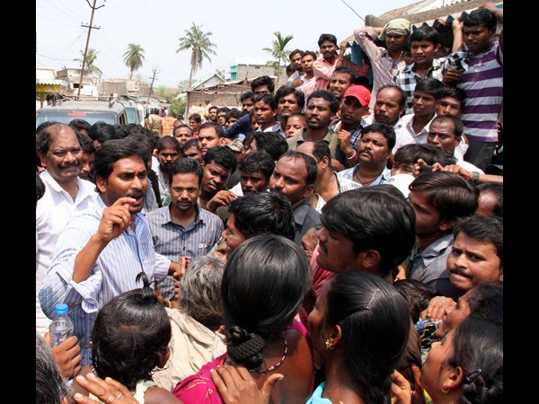 ప్రజలలో మమేకమై.. ప్రజలలో మమేకమై..