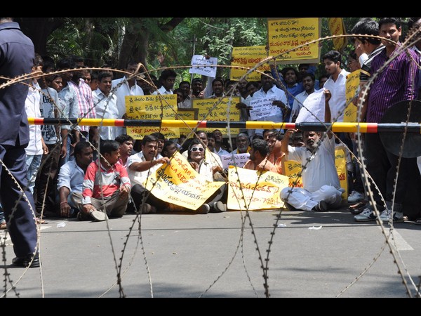 మల్కాజిగిరి కార్యకర్తలు..