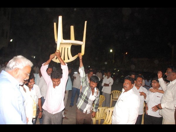 ఒంగోలులో టిడిపి కార్యాలయంపై దాడి