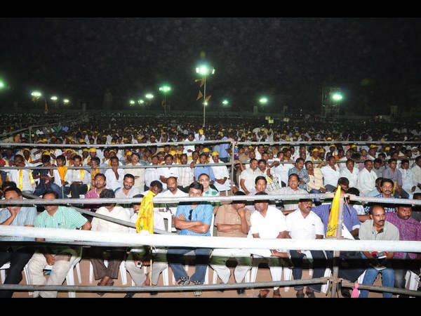 ప్రజాగర్జనకు హాజరైన జనం