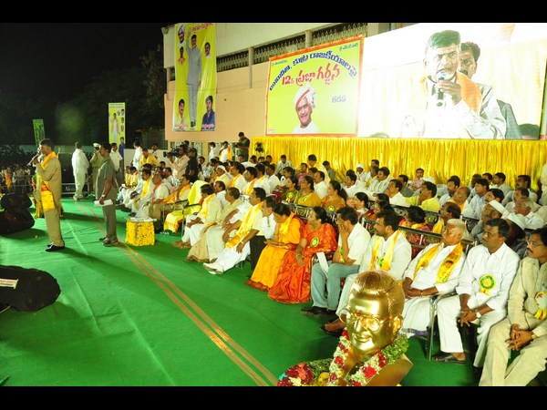 బాబు ప్రసంగం-పాల్గొన్న నేతలు