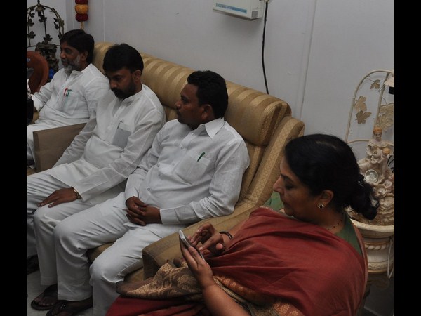 రేగాకు రేణుకా చౌదరి దెబ్బ