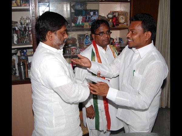మల్లు భట్టితో రేగా కాంతారావు..