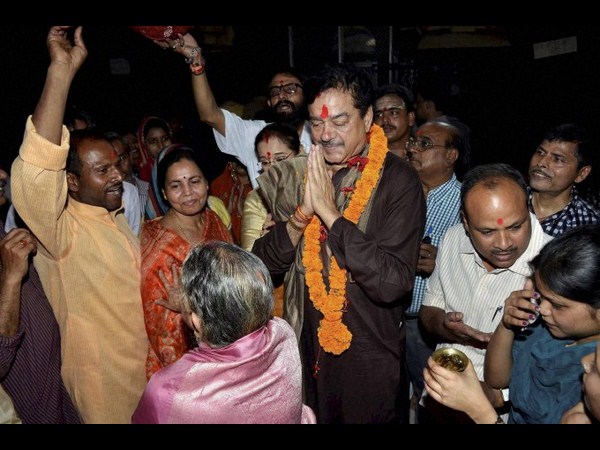 శత్రుఘ్న సిన్హా ఇలా..