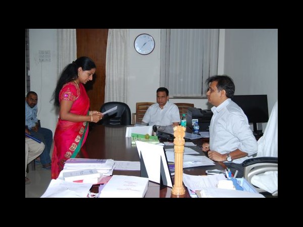 కల్వకుంట్ల కవిత నామినేషన్