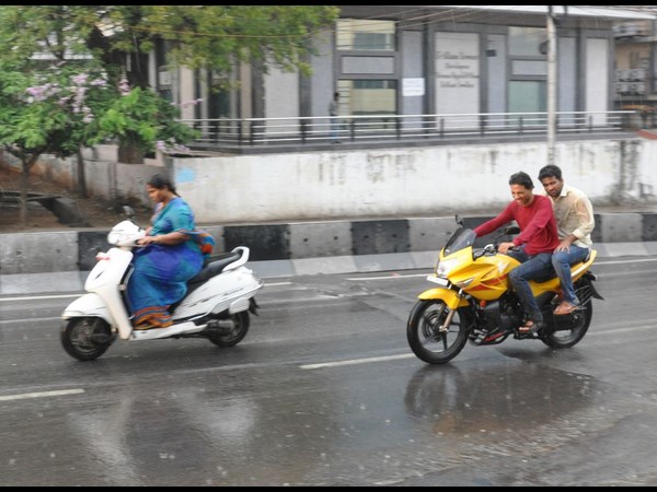 వాహనాలపై ప్రయాణం సరదా...