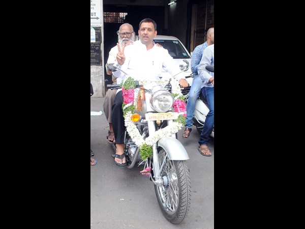 నామినేషన్ వేసేందుకు.. నామినేషన్ వేసేందుకు..