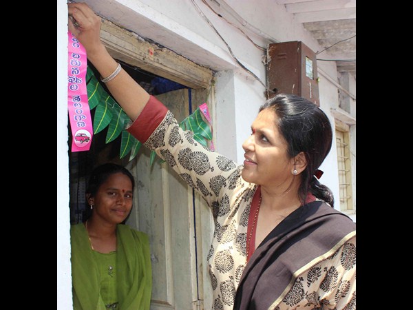 గులాబీ తోరణం ఇలా..