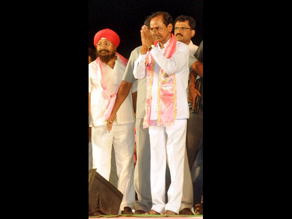 కెసిఆర్ వందనాలు