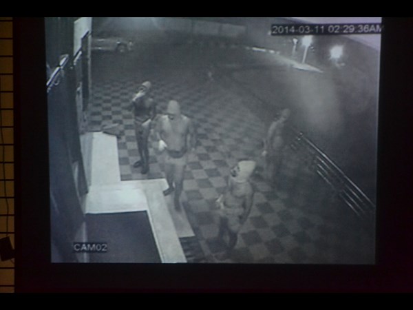 ఆర్థిక సంస్థ ఆవరణలో ఇలా..