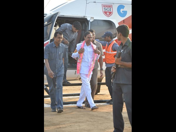 కెసిఆర్ ఇలా...