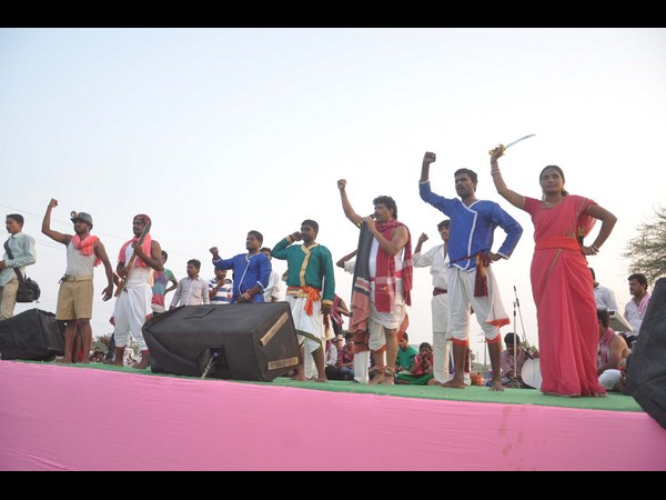 వేదిక మీంచి దండం పెడుతూ..