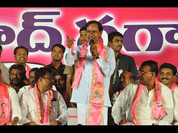 దమ్ముంటే చర్చకు రావాలని...