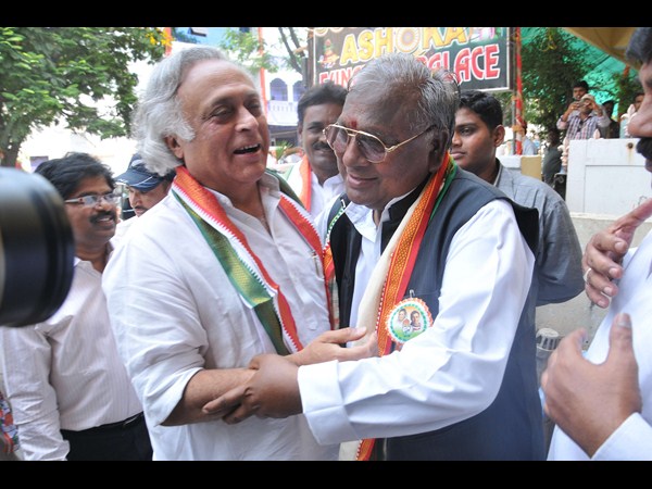 ఆత్మీయ ఆలింగనం