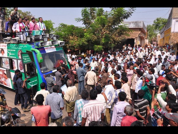 విజయమ్మ రోడ్‌షో