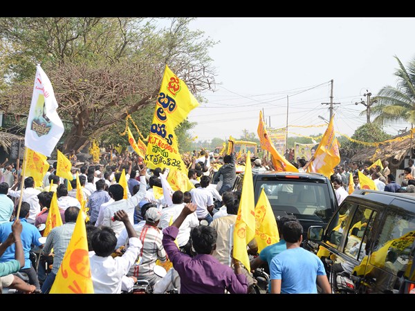 బాలయ్య వెంట కదిలిని శ్రేణులు