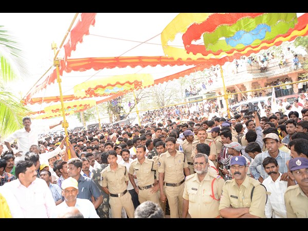 అభిమాన జనం