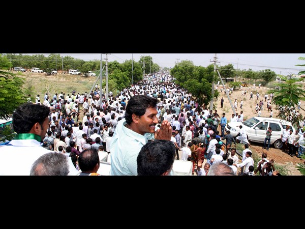 కాంగ్రెసు, టిడిపిలపై ధ్వజం