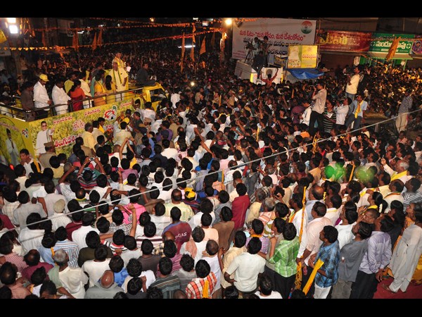 చంద్రబాబు రోడ్‌షో
