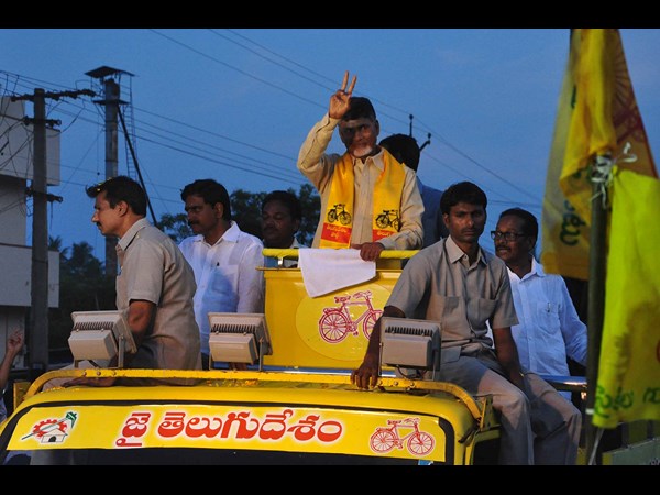 జైలు గోడల మధ్యే సచివాలయం