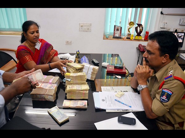 పార్థసారథి సతీమణి కమల