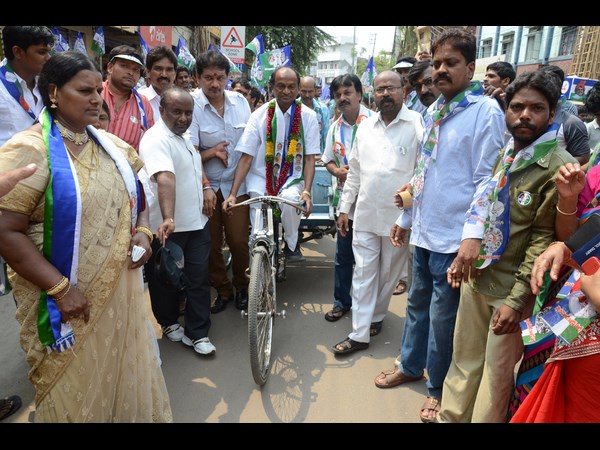 రిక్షాపై ప్రచారం