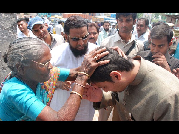 అక్బర్‌కు పూల