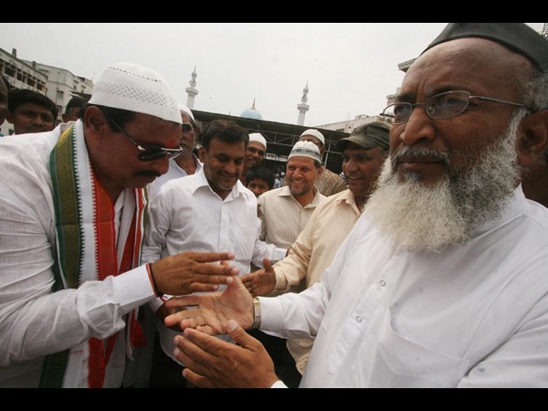 ఓటు అభ్యర్థిస్తున్న దానం