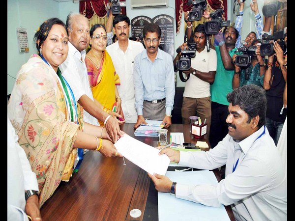 నామినేషన్లు