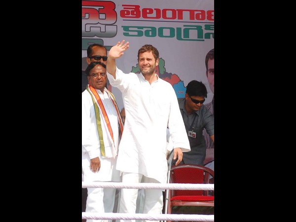 అభివాదం చేస్తూ...