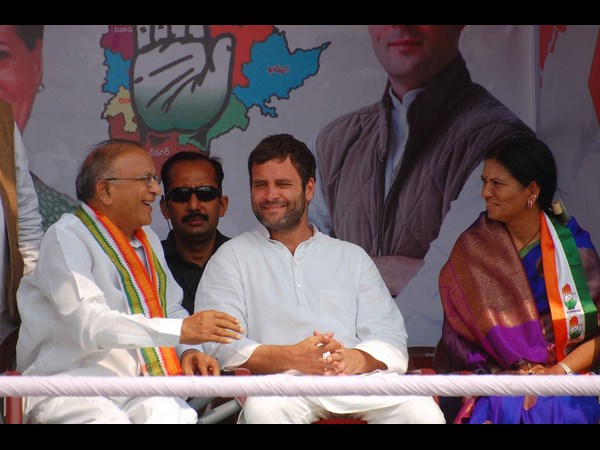 డికె అరుణ పరిచయం చేస్తూ..