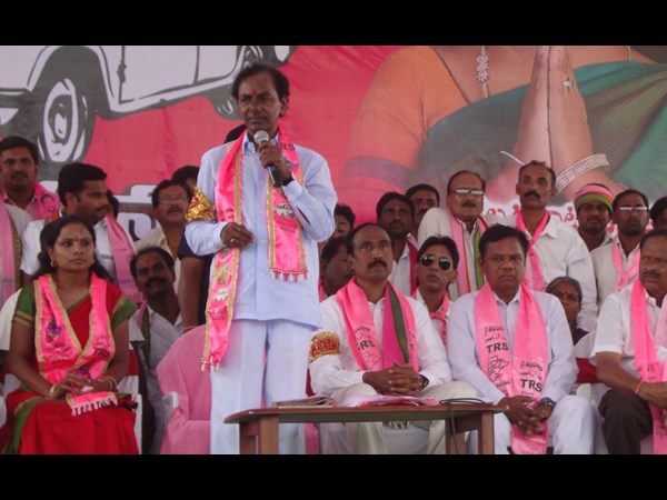  కూతురు కోసం: వారిని దువ్వుతున్న కెసిఆర్ (పిక్చర్స్)