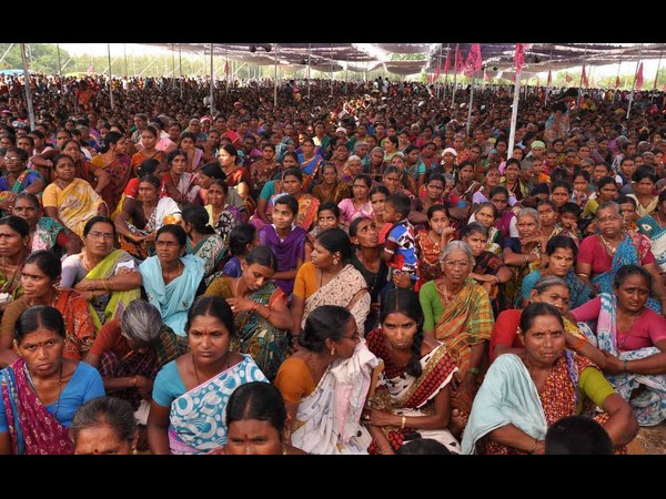 కూతురు కోసం: వారిని దువ్వుతున్న కెసిఆర్ (పిక్చర్స్)