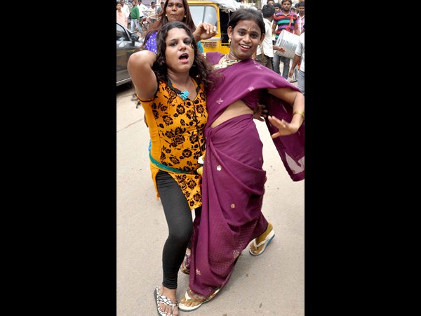 ఆనందాల అంచుల్లో..