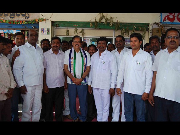 దినేష్ రెడ్డి ప్రచారం..