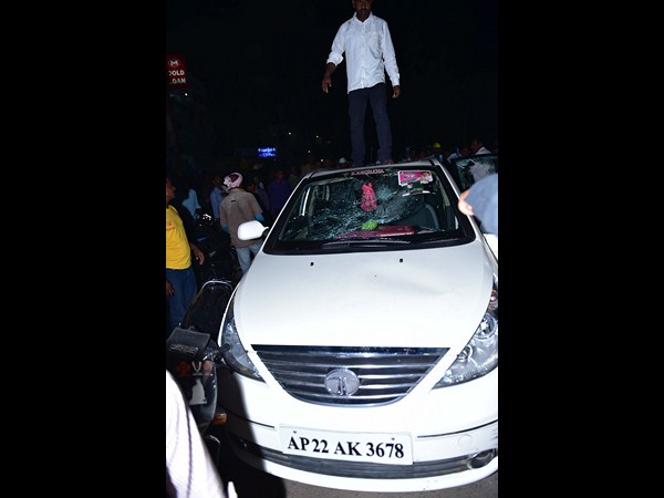 తెరాస నేత కారు ధ్వంసం