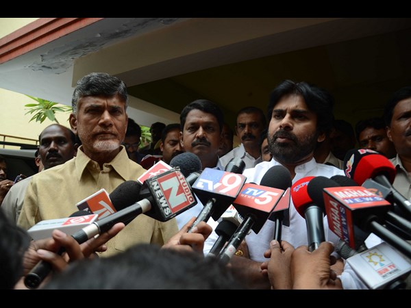 పవన్ కళ్యాణ్ - చంద్రబాబు