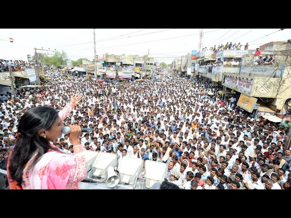 ఫ్యాన్ తిప్పిన షర్మిల