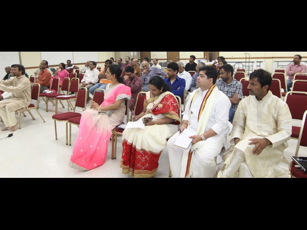 కవి సమ్మేళనానికి ప్రేక్షకులు
