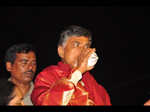 శంఖం పూరిస్తూ..