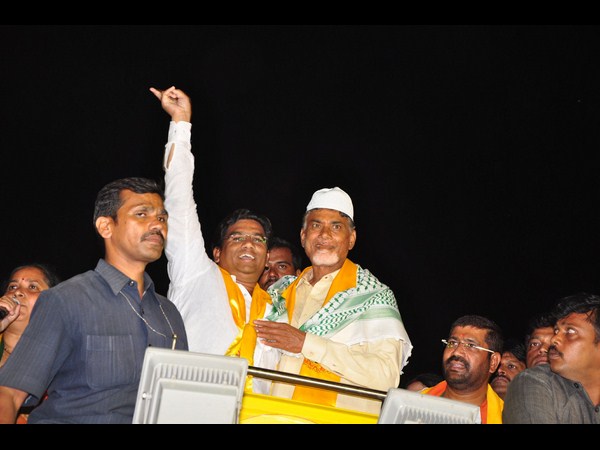 రోడ్ షోలో..