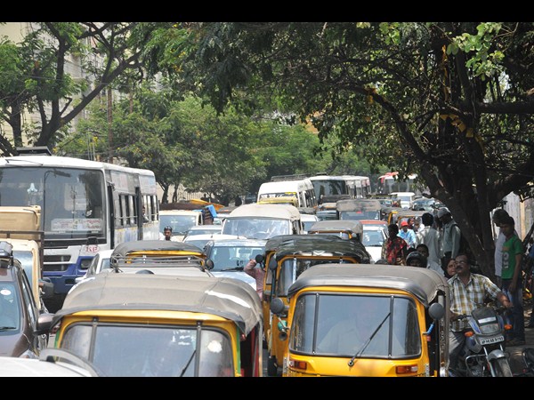 స్తంభించిన ట్రాఫిక్