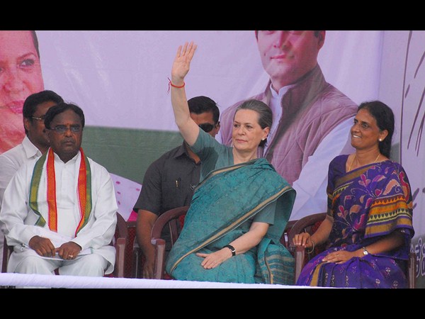 సోనియా గాంధీ..
