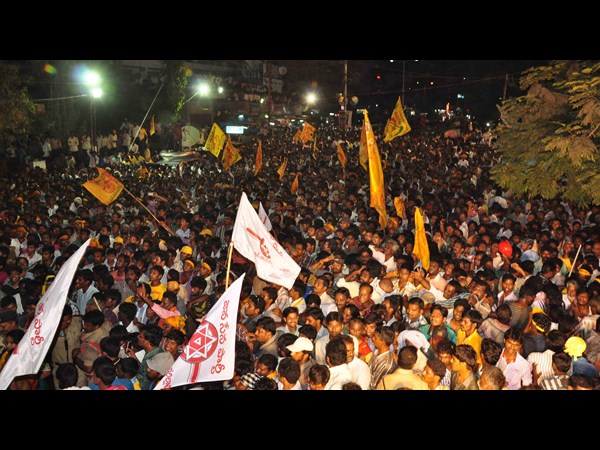 భారీ సంఖ్యలో హాజరై. జనం