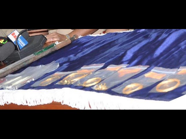 స్వాధీనం చేసుకున్న బంగారం